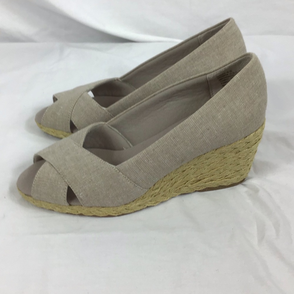 Brand new khaki espadrille 6B